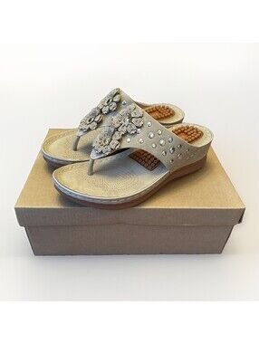 NIB Qierhaoo Ferry 1 Nude Women’s Sandals with Massage Footbed Size 6